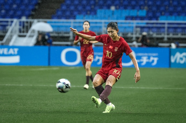 中国女足VS朝鲜女足历史战绩:交手45次中国19胜8平18负稍占上风