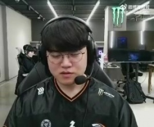 双C有人没得吃！Zeka自称很饿 Gumayusi：刚吃了两个汉堡很饱