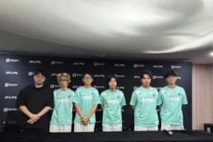 LNG赛后群访 教练：今年比赛打完了就好好放假吧