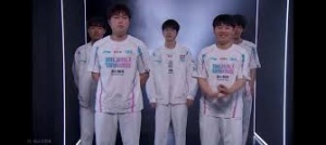 那么是谁不能赢WBG呢？BLG取得对阵WBG三连胜
