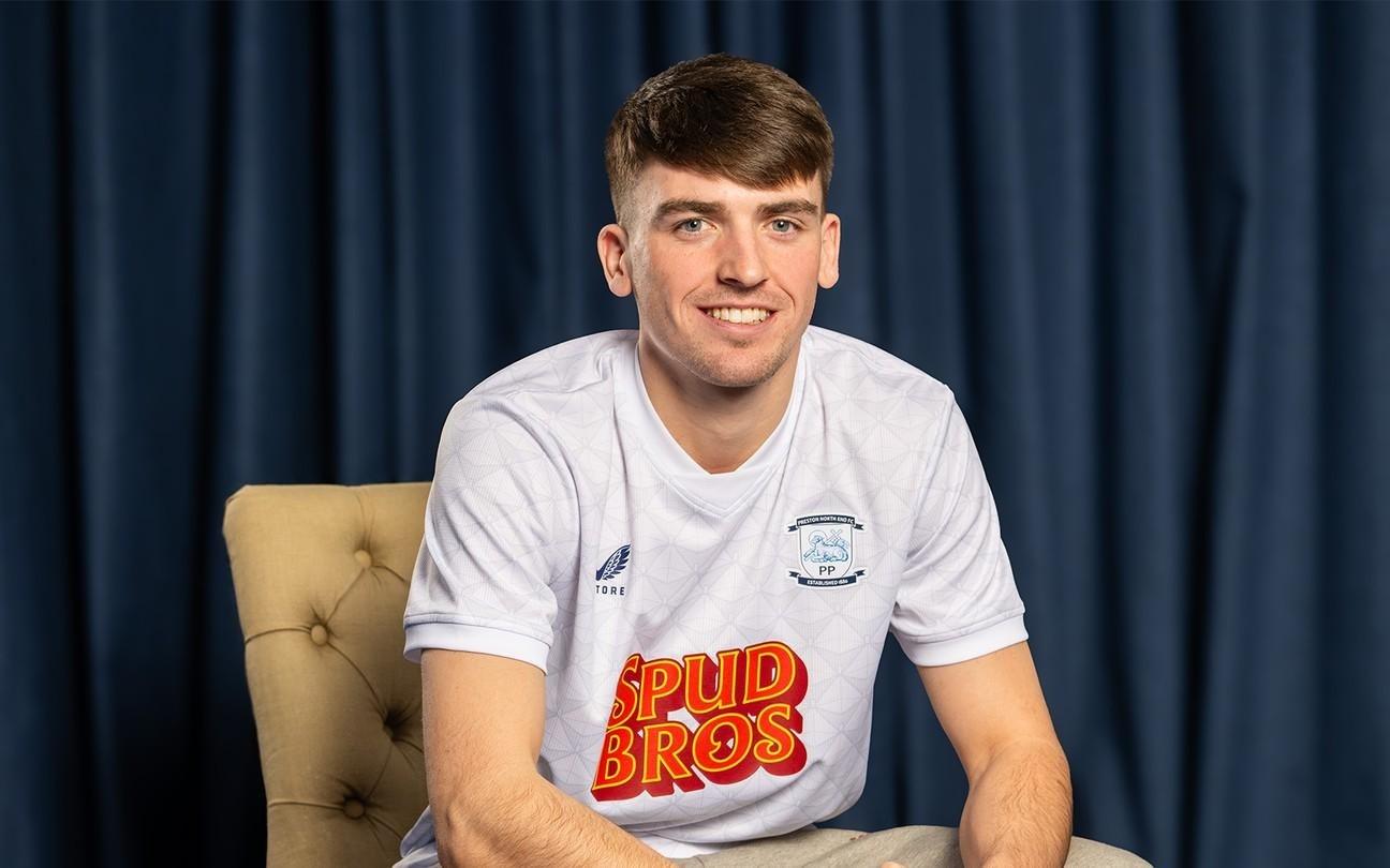 官方：布莱顿中场莫兰加盟英冠普雷斯