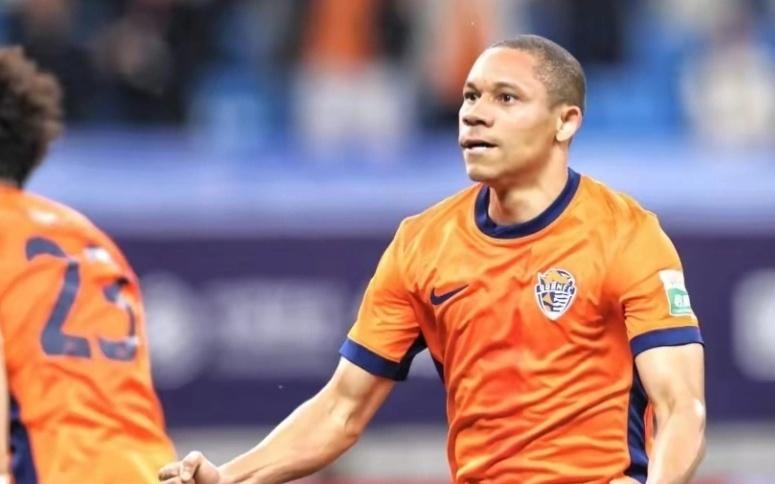 中超转会市场“大鱼”出现！多队争抢