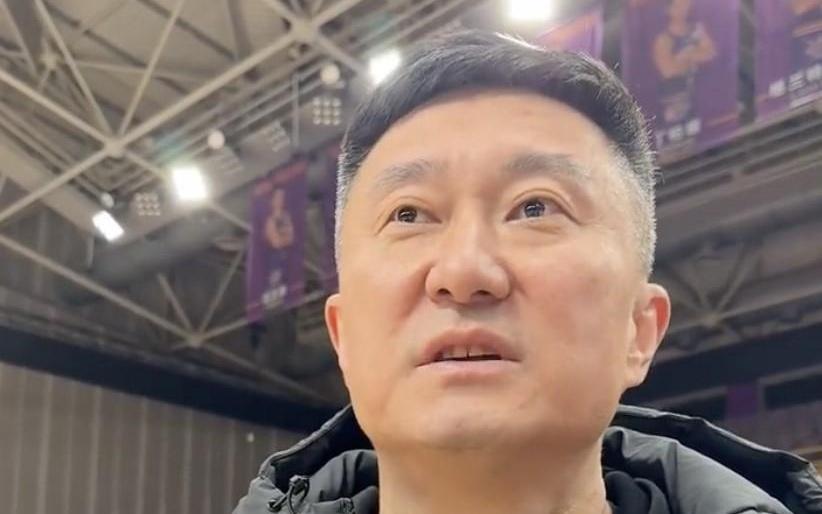 徐杰缺阵，杜锋：轮转问题很难解决，我和朱芳雨又不能上场打