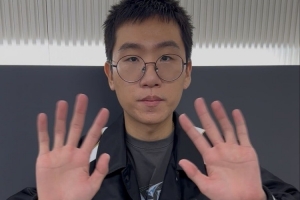 Lehend：摸Ruler的头？一摸他我就要死了吧 志勋的头倒是想摸摸