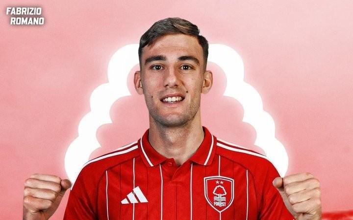 Herewego！罗马诺：森林先租后买那不勒斯前锋洛伦佐卢卡