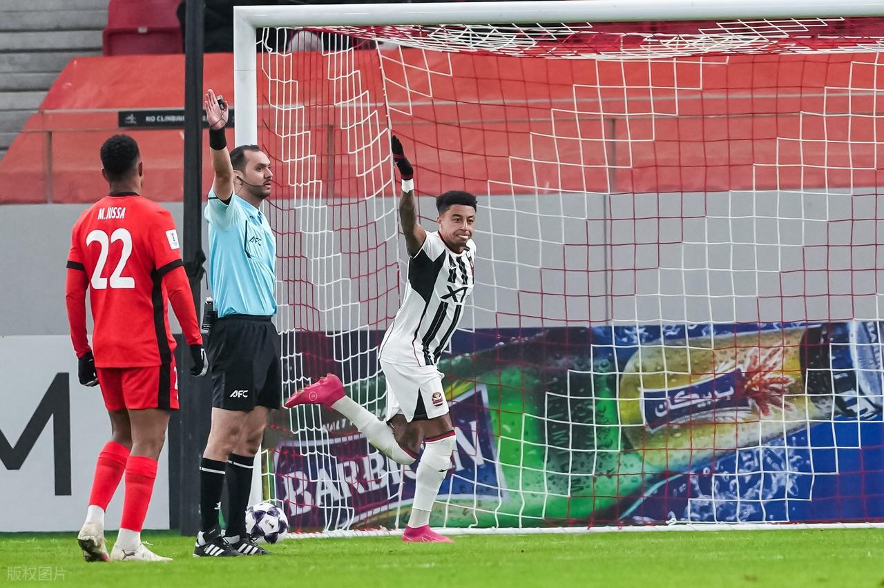 中超冠军亚洲笑柄！海港的膝盖还能弯