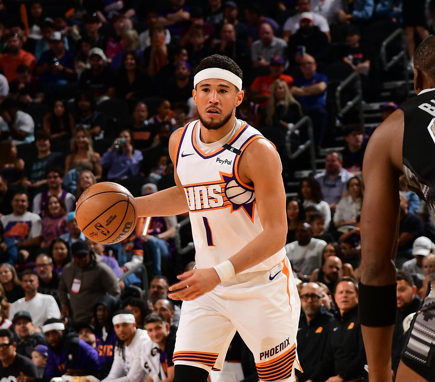 遗憾空砍!布克三分12中5贡献34分5篮板11助攻