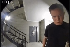 收获一名好邻居！网友打游戏时大喊救命 邻居听到直接破门而入