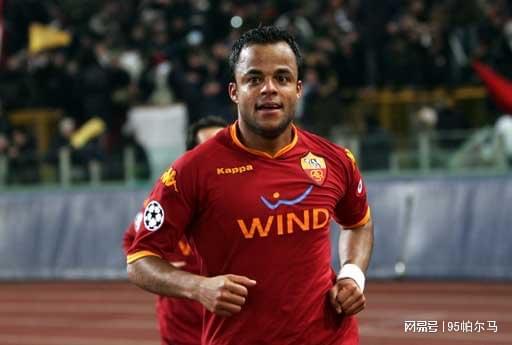 疯狂单车的代表，在巴西破了后卫进球