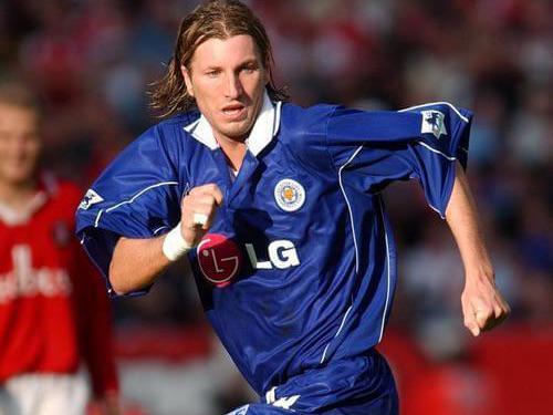 19岁被曼联放弃的恶汉，被鲁尼拳打，被