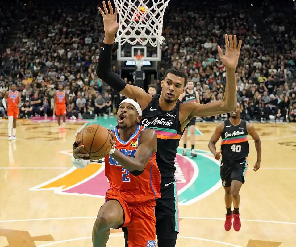 西部3强争46，湖人稳第3也高兴不起来，快船归位，马刺雷霆太强