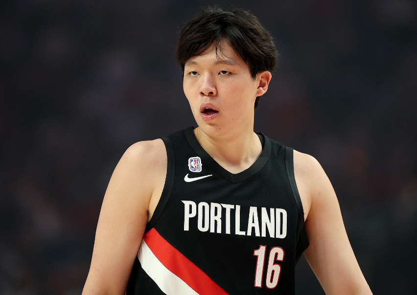 揭秘杨瀚森困境:头号替补中锋场均2分成伪轮换下放成必然结果