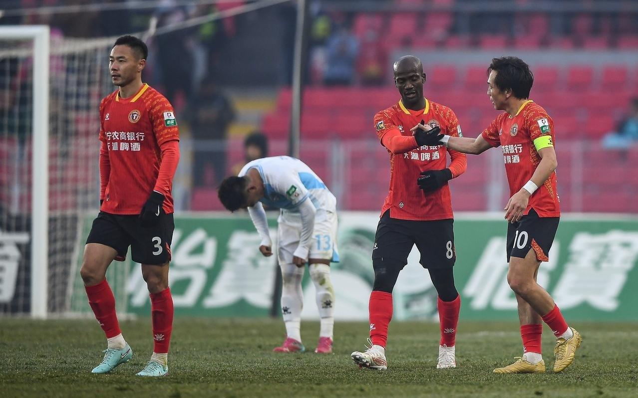 转会：辽宁有意外援攻击中场，200万欧铁腰现身，疑似加盟成都