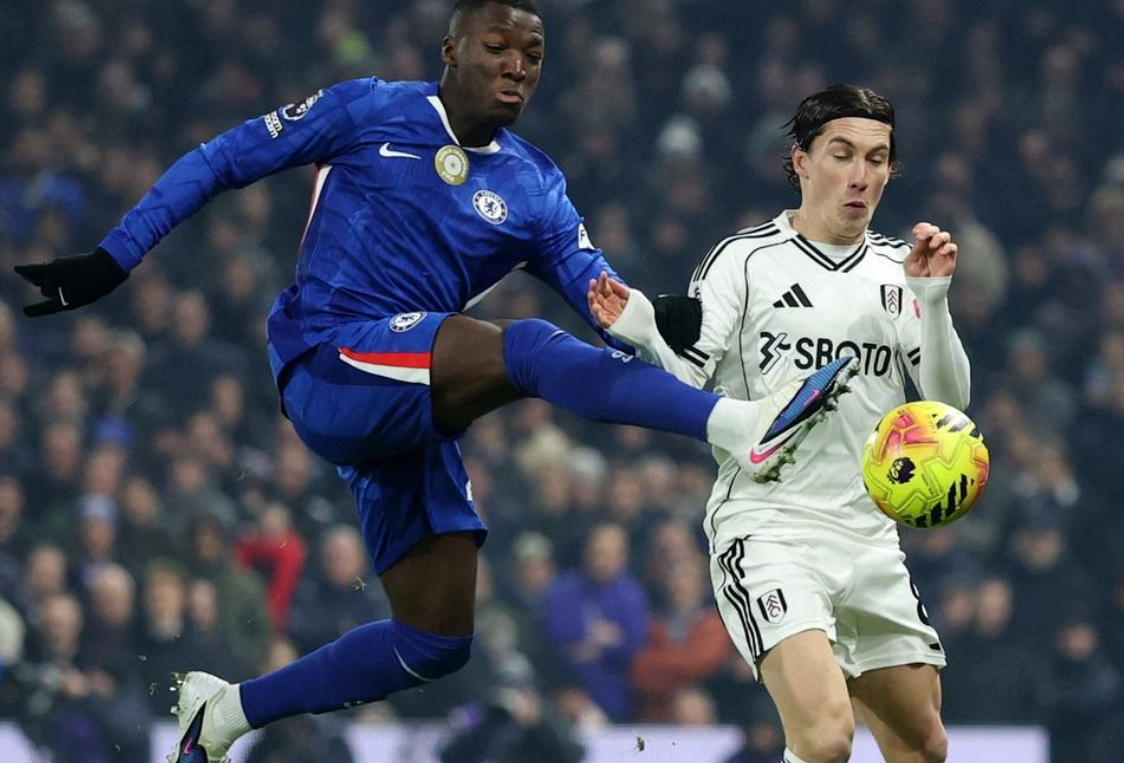 5场不胜！12亿豪阵也没用，英超豪门排名不断下滑，被曼联超越