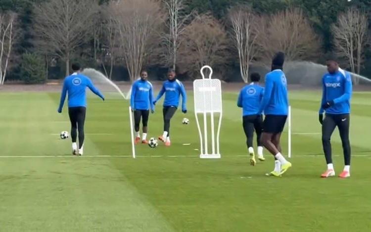 跟队：埃斯特旺参加了切尔西的公开训