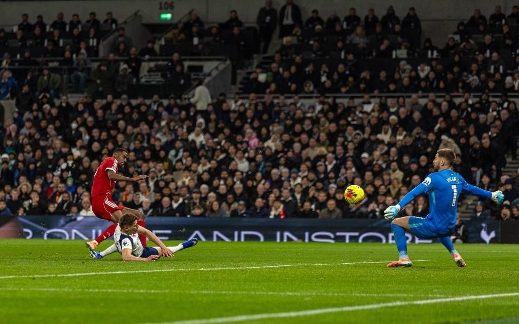 英超1.25亿英镑挖来的强援伊萨克重伤，苦不苦，看看利物浦