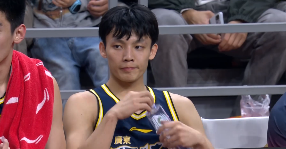 48犯52罚！惨遭约克加时绝杀，广东3人要背锅，胡明轩首当其冲