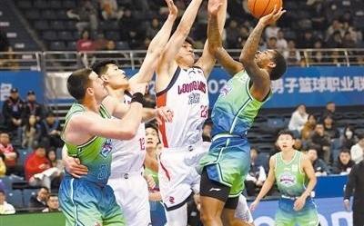 换帅展现新面貌天津男篮加时惜败