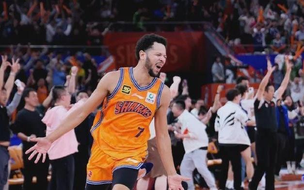 超级外援重返CBA多家俱乐部争抢,季后赛超远三分绝杀广东