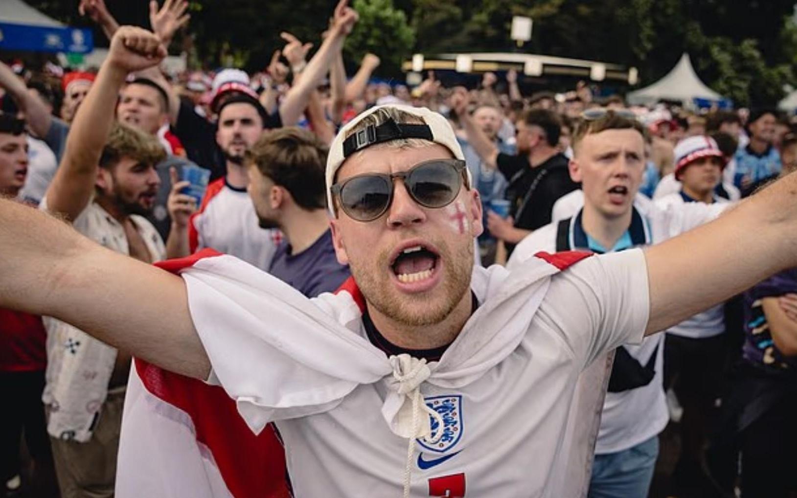 邮报：球迷必须花10镑，才能在纽约球迷区的大屏幕上看世界杯