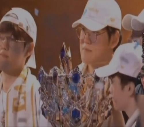 Bang：我一直都在等待超越我职业生涯的ADC那个人在T1就是珉炯