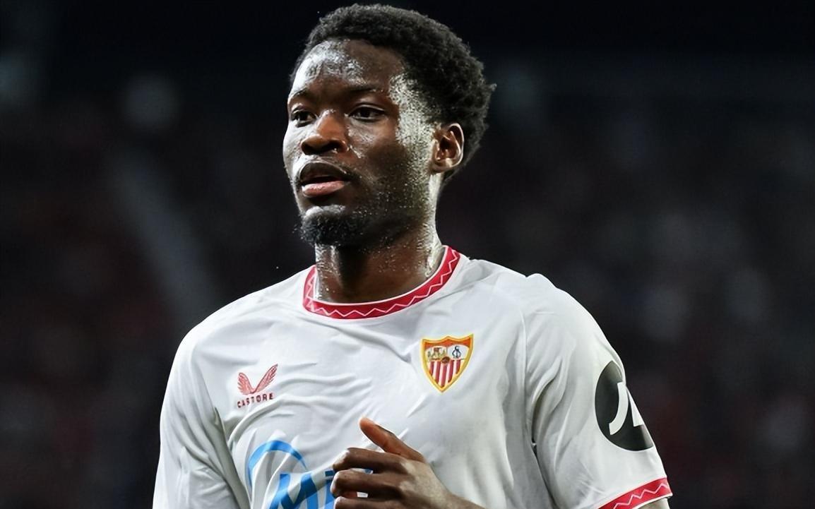 23岁法国新兽腰成香饽饽，3大英超豪强疯抢，曼联视为胖虎接班人