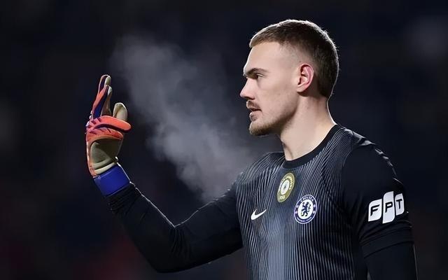 不走运！蓝军二门欧冠半场伤退新帅本