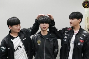 BFX分享Diable季前赛照片：哥哥们满