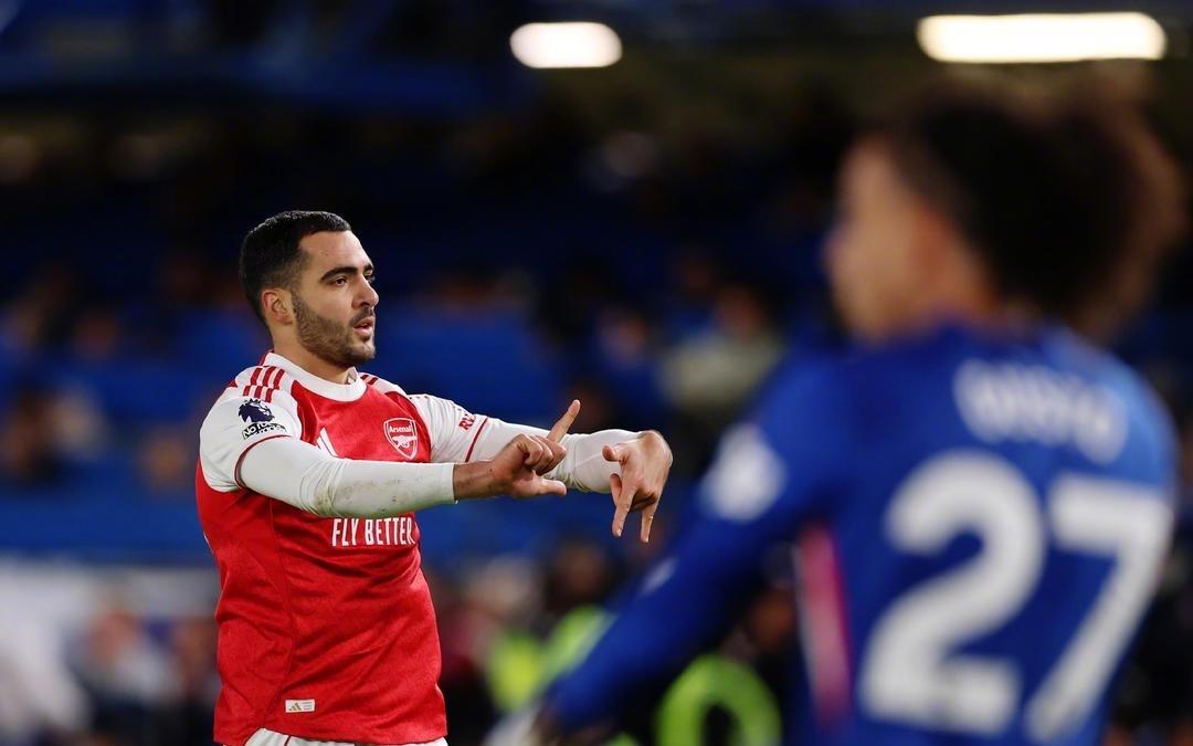 热闻17场不败，5分领跑英超！阿森纳11战平10人切尔西