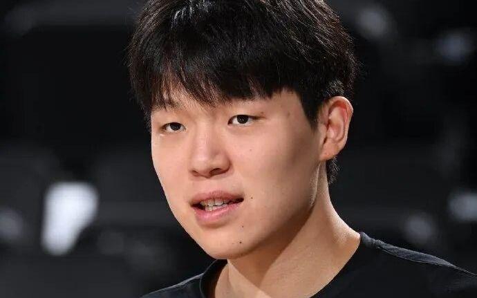 杨瀚森连续四场比赛未登场此前开拓者主帅谈培养计划：也许会去发展联盟，我不想把他放到火上烤