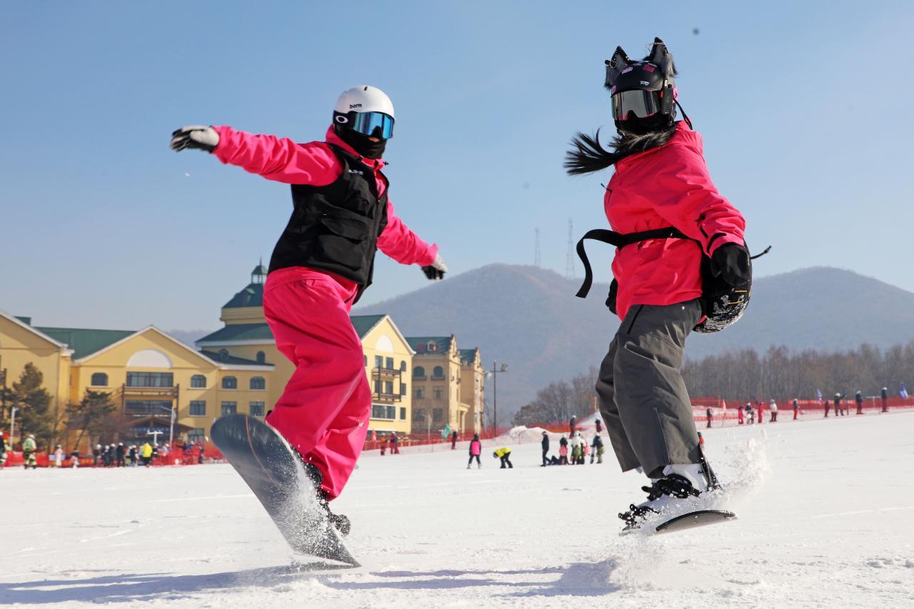 冬奥热潮涌动新春冰雪经济焕彩年味