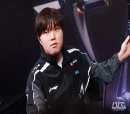 第一场就违约前几日Bin接受采访：想证明我是第一上单认为今年是夺冠好时机