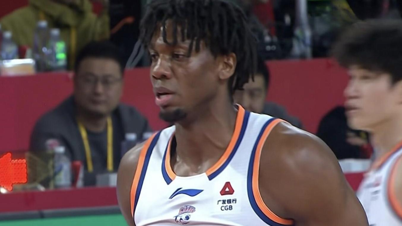 怀特塞德26篮板上海横扫广东豪取十连胜，浙江广厦瑟瑟发抖