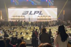 谁说LPL凉了第一赛段总决赛苏州场馆爆满，观众热情不减