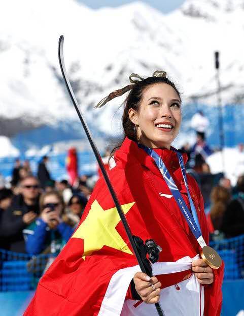 谷爱凌完美收官获德约祝贺，郑钦文零互动再掀波澜，外网也炸锅了