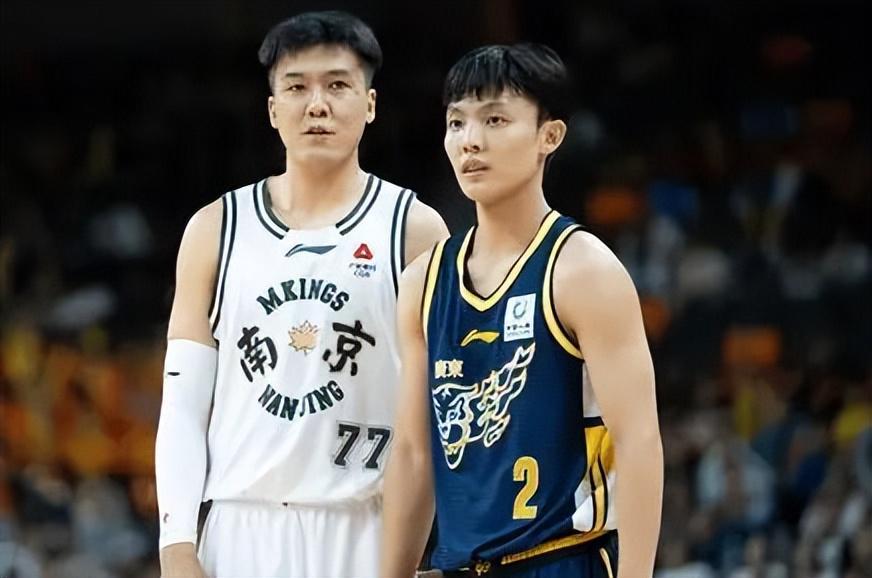 CBA又出一顶级后卫！打广东狂砍42+6+8，球迷：这进不了国家队