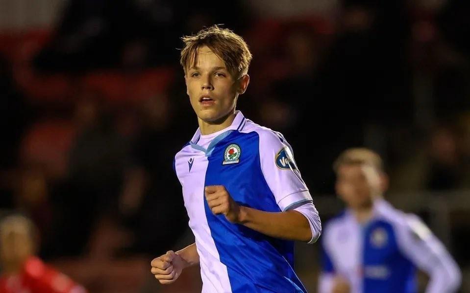 邮报：阿森纳正与布莱克本流浪者就17