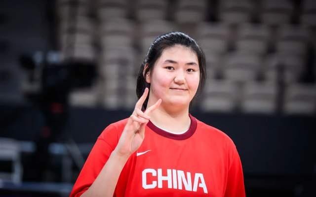 宫鲁鸣放心吧！女篮第1中锋开启职业生涯，联盟格局会被改变吗