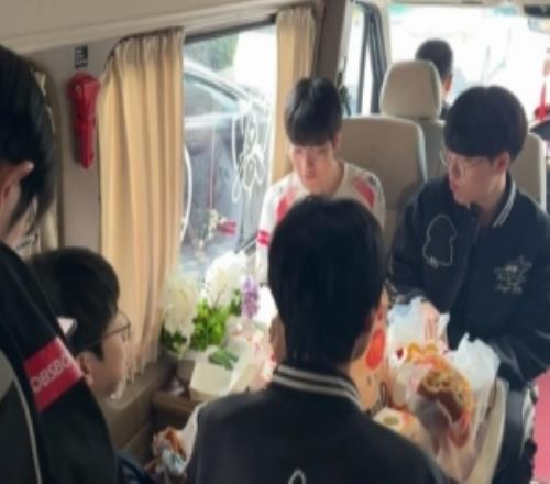 AL官媒晒日常：谁家小孩春游了