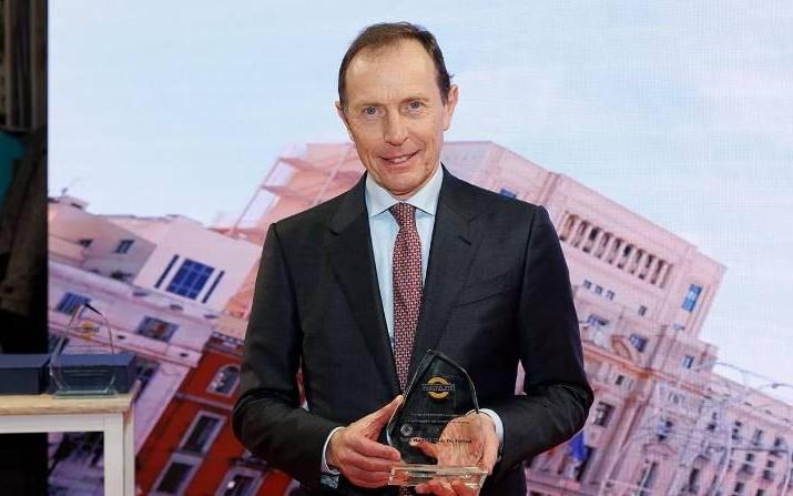 皇马因对马德里市旅游业的贡献获表彰，布拉特恰诺领取纪念奖