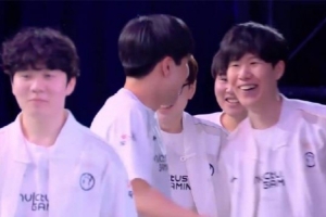 局势焦灼 TheShy稳定军心：我们不能急啊，五个人抱一起慢慢打