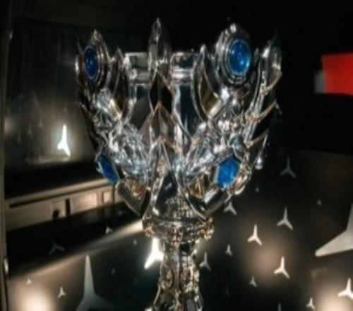 LPL未来该采取什么手段来改变现状吸引更多外援，还是专注于新人培养