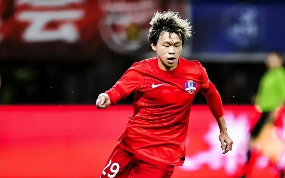 祝贺上海海港：击败北京国安，锁定中超顶级翼卫！孙祥再次立大功