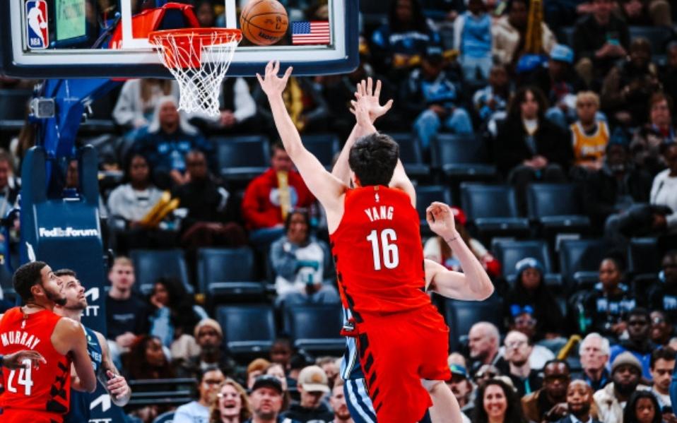 作为主教练，斯普利特如何评价杨瀚森首发表现他说得很中肯！