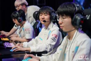 又双叒叕回来了！BLG以7胜0负小分+10反超TES成为登峰组第一！