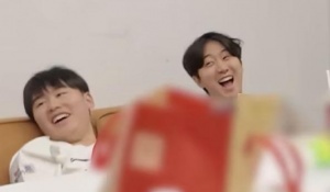 越熟笑的越放肆？iG众人休息室观赛xiaohu全员笑疯