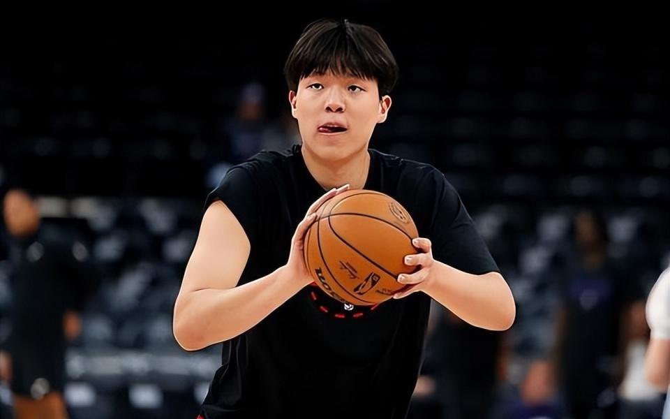 开拓者记者:杨瀚森需要适应开拓者的节奏并且跟上其他球员的速度