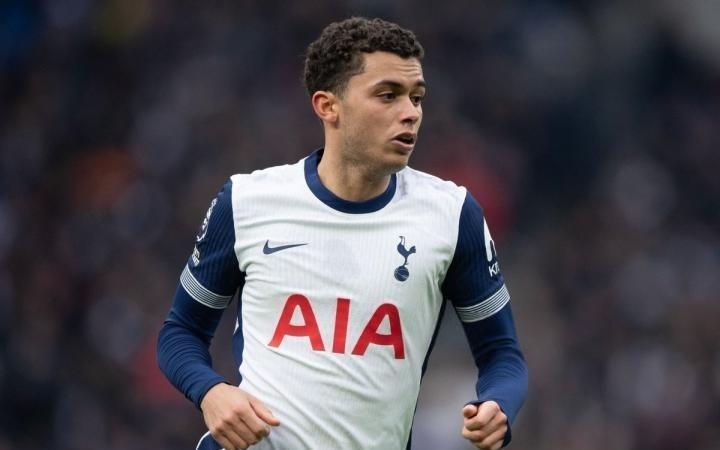 英媒：布伦南尚未决定转会水晶宫，伯恩