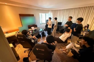 BLG分享选手动态：昨天赛后大家立刻回酒店开始备战中，决赛加油