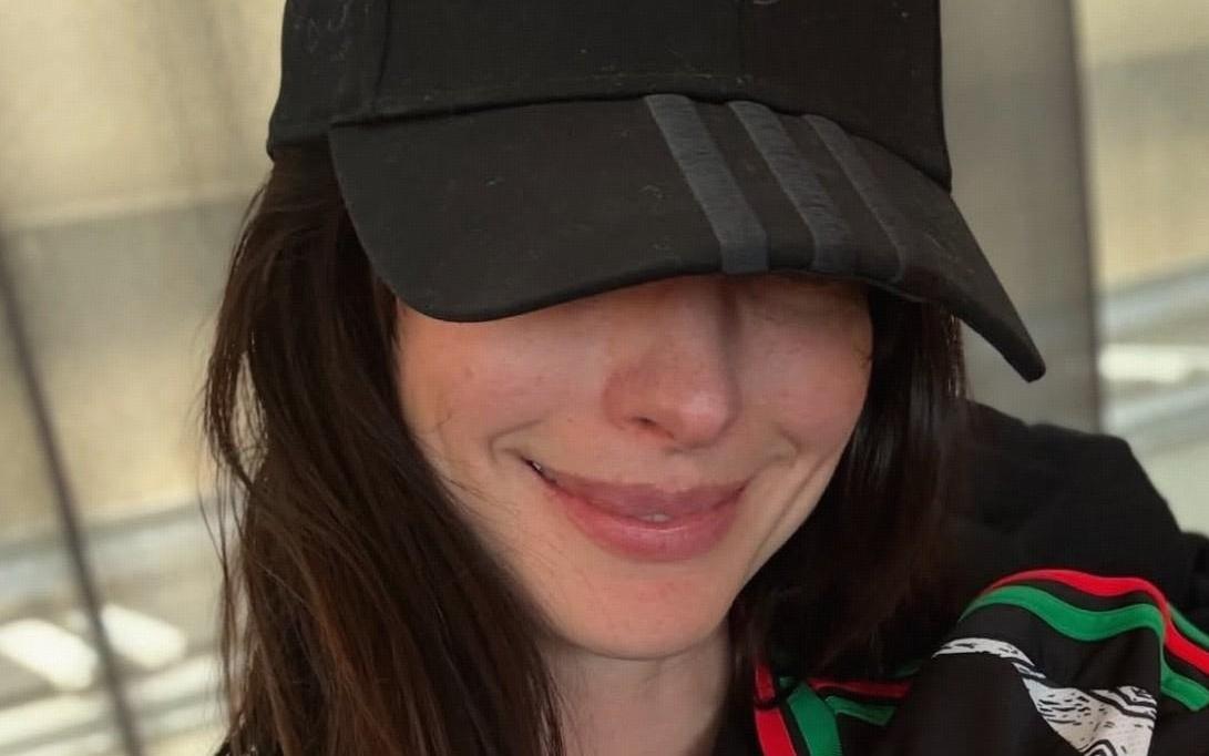 阿森纳近期连造乌龙，枪迷安妮海瑟薇